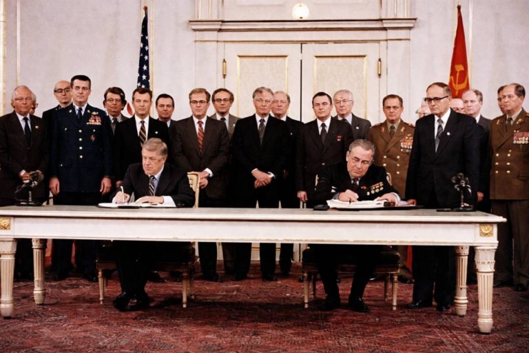 Perang Dingin: Perebutan Kekuasaan Global yang Membentuk Dunia Modern