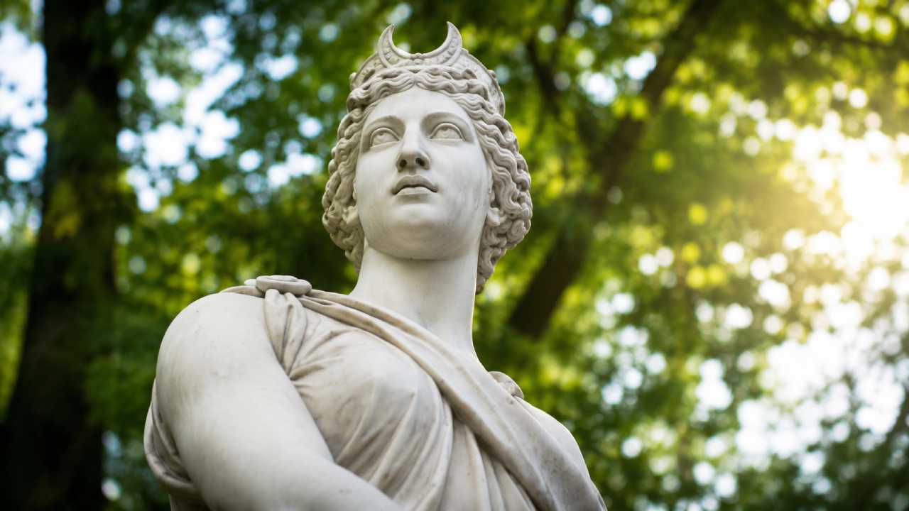 Kisah Dewi Artemis dalam Mitologi Yunani, Sang Pelindung Alam dan Perburuan