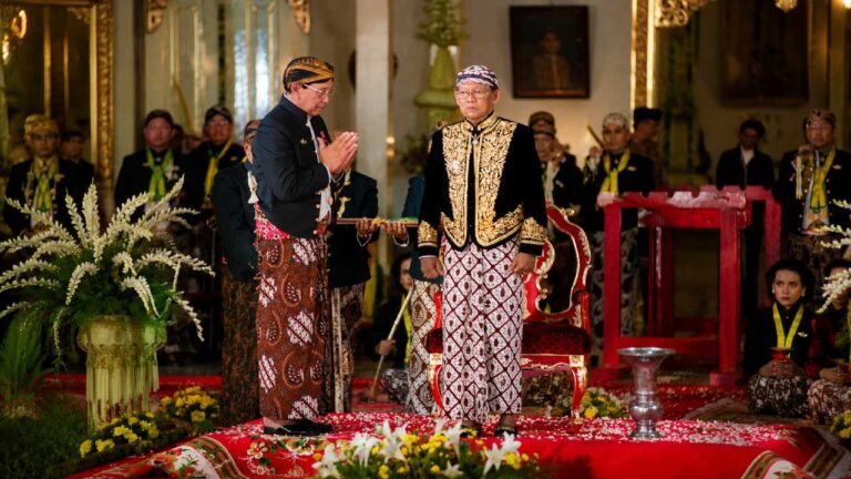 Perjalanan Raja dalam Cerita Rakyat Indonesia: Kepemimpinan, Kebijaksanaan, dan Warisan Budaya