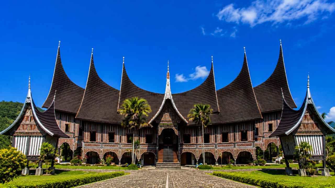 Mitologi Suku Minangkabau: Hikayat Perkawinan dengan Dewa